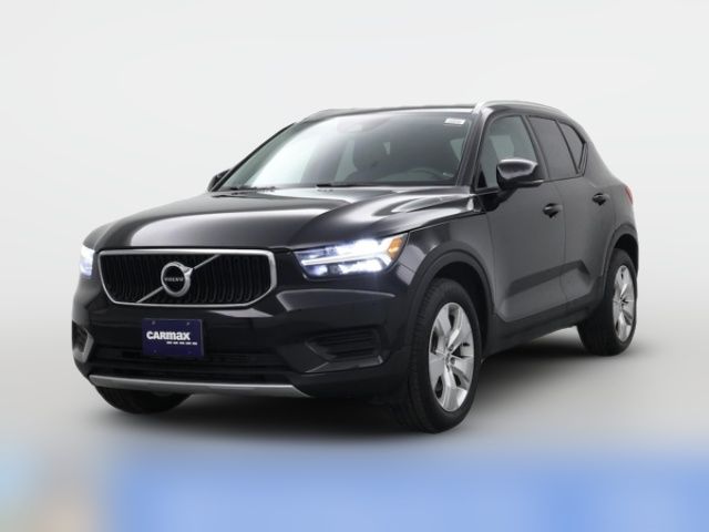 2022 Volvo XC40 Momentum