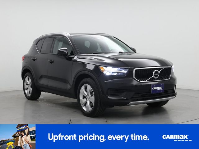 2022 Volvo XC40 Momentum