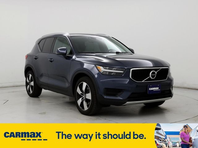 2022 Volvo XC40 Momentum