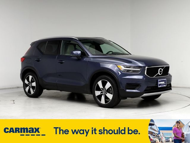 2022 Volvo XC40 Momentum