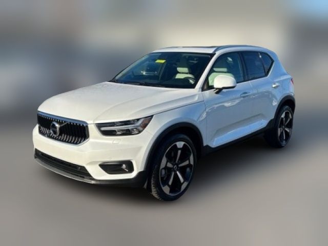 2022 Volvo XC40 Momentum