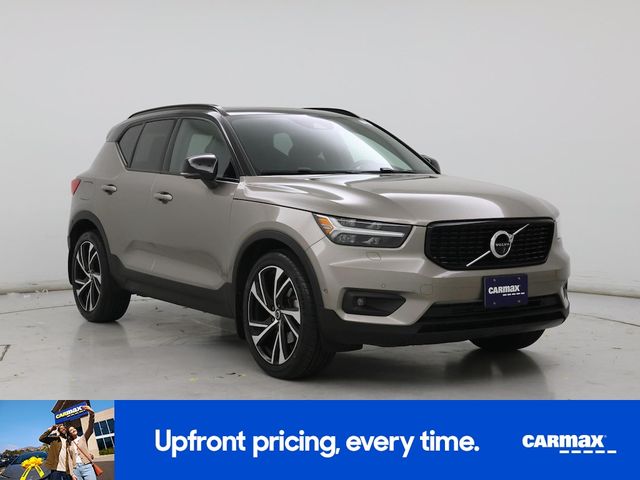 2022 Volvo XC40 R-Design