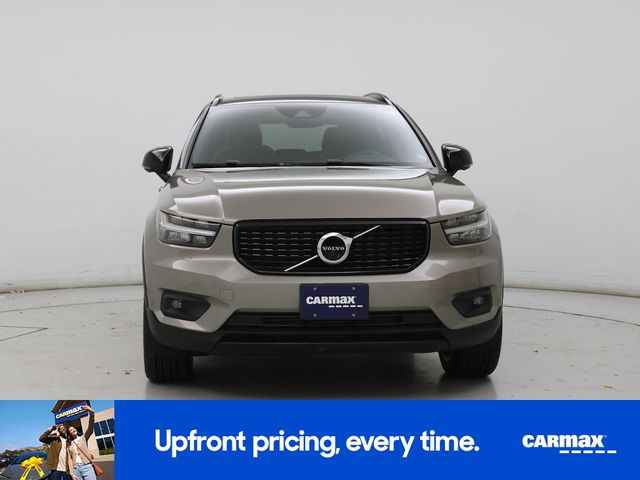 2022 Volvo XC40 R-Design