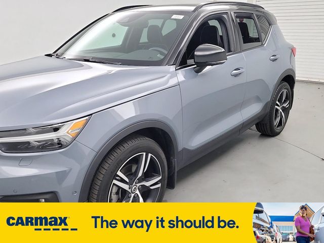 2022 Volvo XC40 R-Design