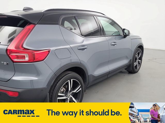 2022 Volvo XC40 R-Design