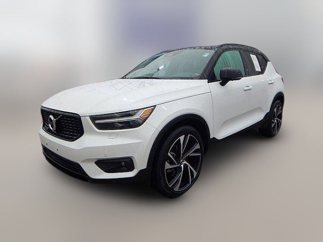 2022 Volvo XC40 R-Design