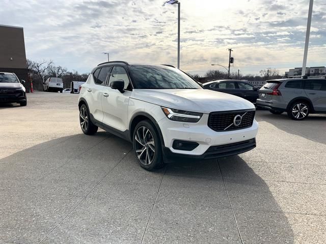 2022 Volvo XC40 R-Design