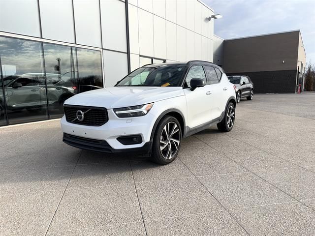 2022 Volvo XC40 R-Design