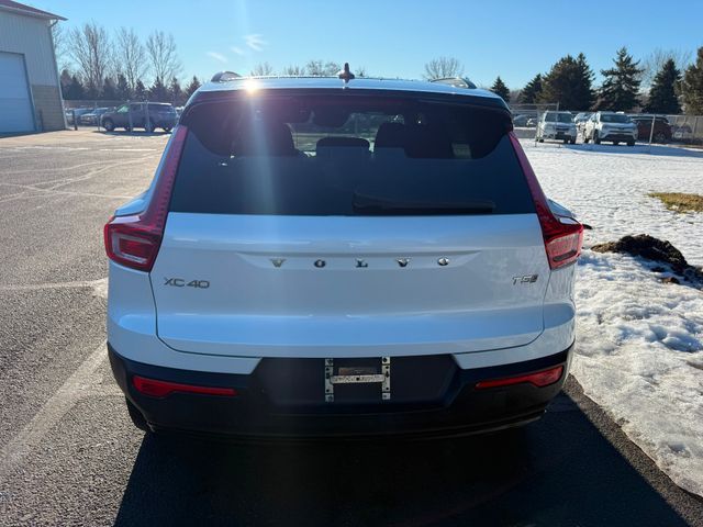 2022 Volvo XC40 R-Design