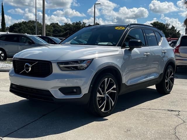 2022 Volvo XC40 R-Design