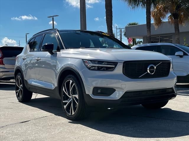 2022 Volvo XC40 R-Design