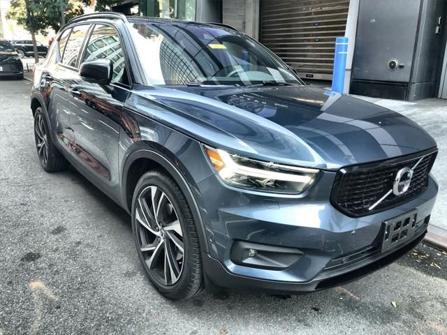 2022 Volvo XC40 R-Design