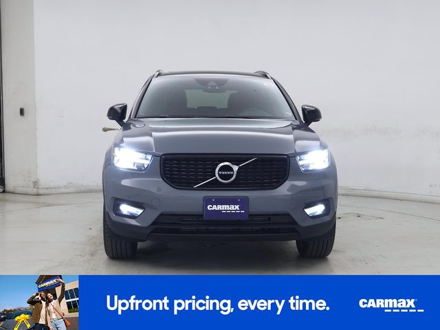 2022 Volvo XC40 R-Design