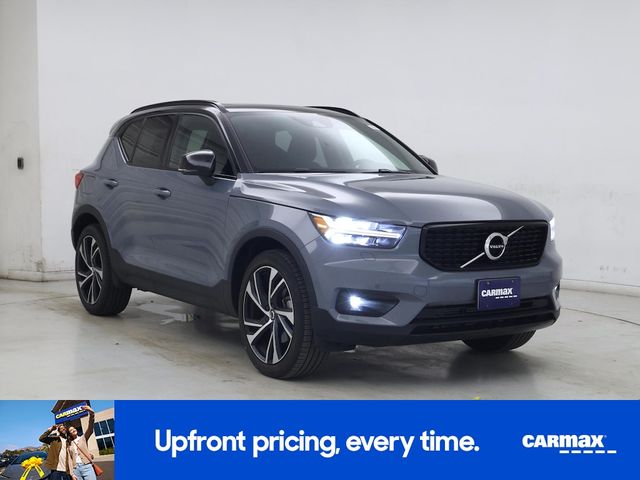 2022 Volvo XC40 R-Design