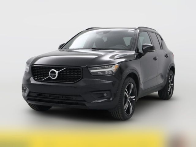 2022 Volvo XC40 R-Design