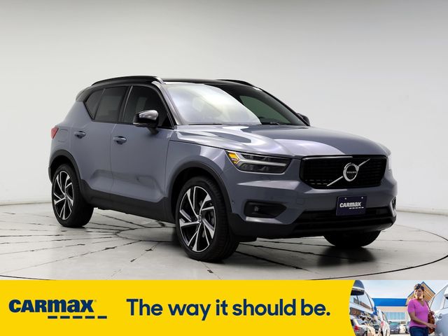 2022 Volvo XC40 R-Design