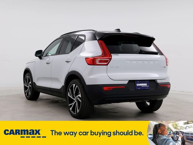 2022 Volvo XC40 R-Design