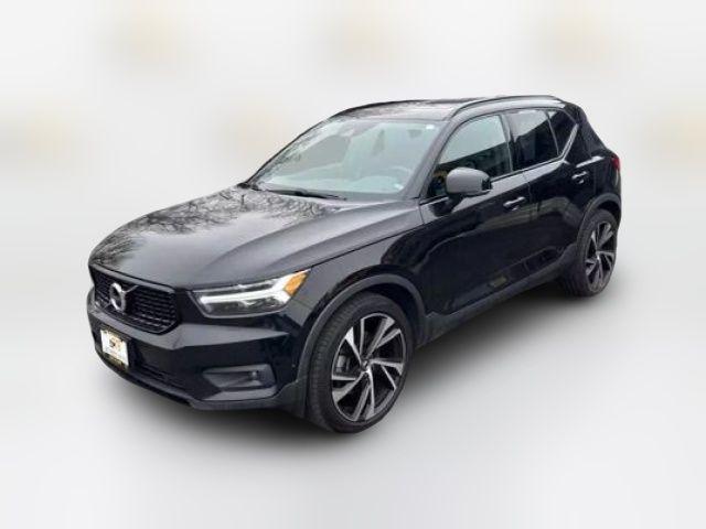 2022 Volvo XC40 R-Design