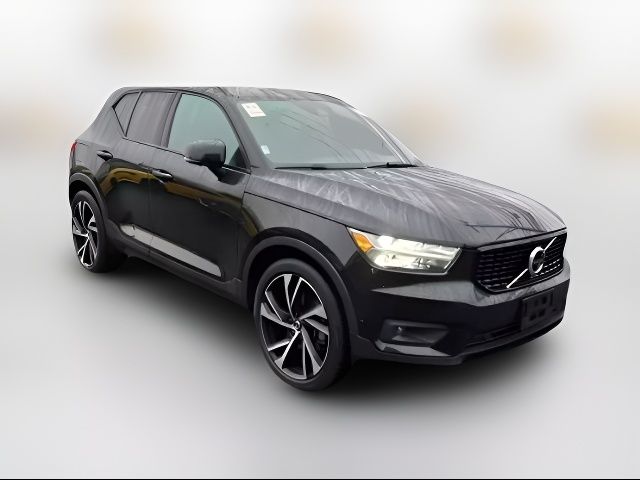 2022 Volvo XC40 R-Design