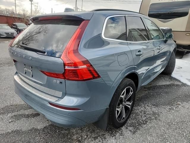 2022 Volvo XC60 Momentum