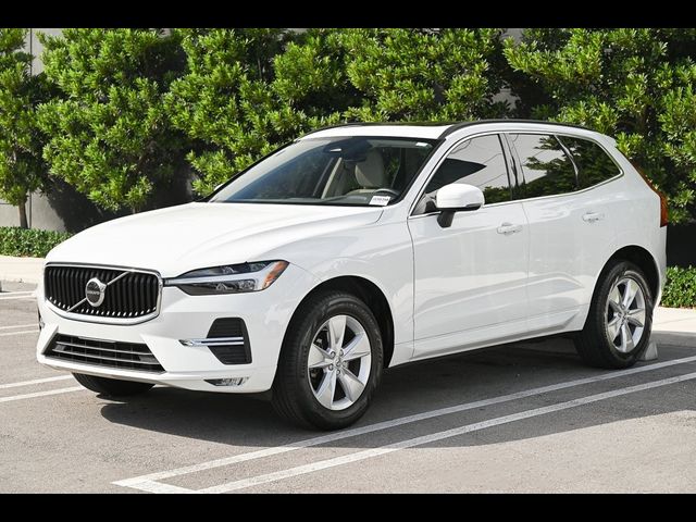 2022 Volvo XC60 Momentum