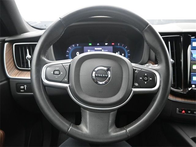 2022 Volvo XC60 Momentum