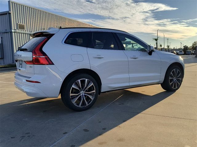 2022 Volvo XC60 Momentum