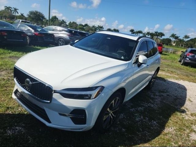 2022 Volvo XC60 Momentum