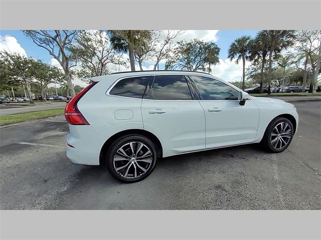 2022 Volvo XC60 Momentum