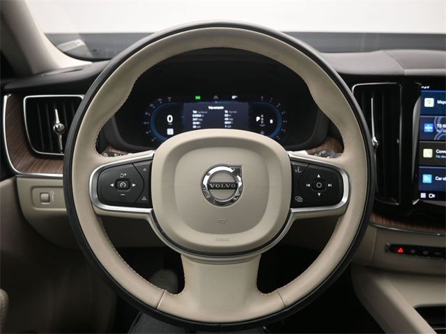 2022 Volvo XC60 Momentum