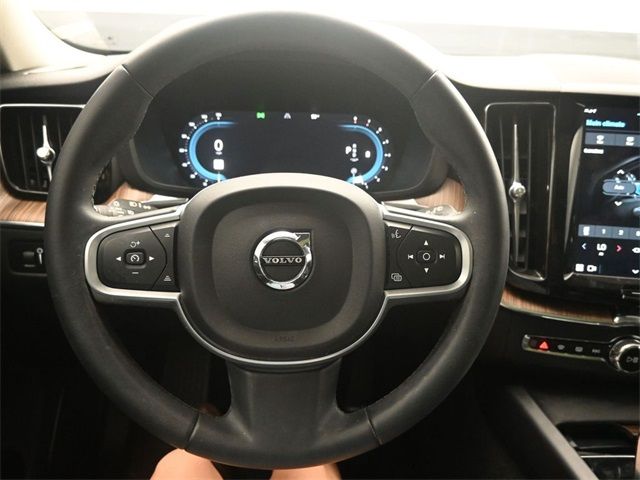 2022 Volvo XC60 Momentum