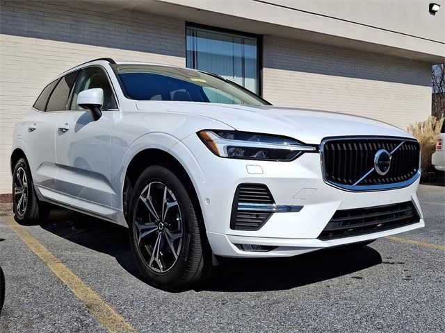 2022 Volvo XC60 Momentum