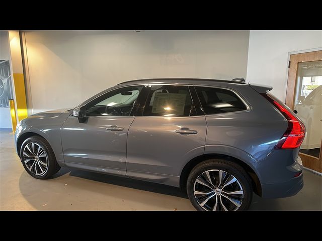 2022 Volvo XC60 Momentum