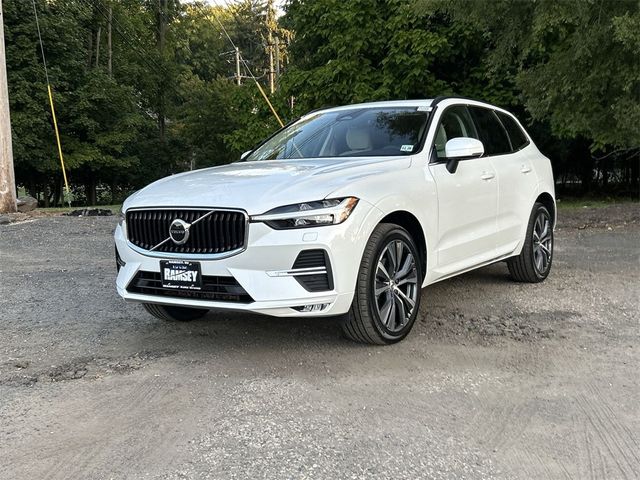 2022 Volvo XC60 Momentum