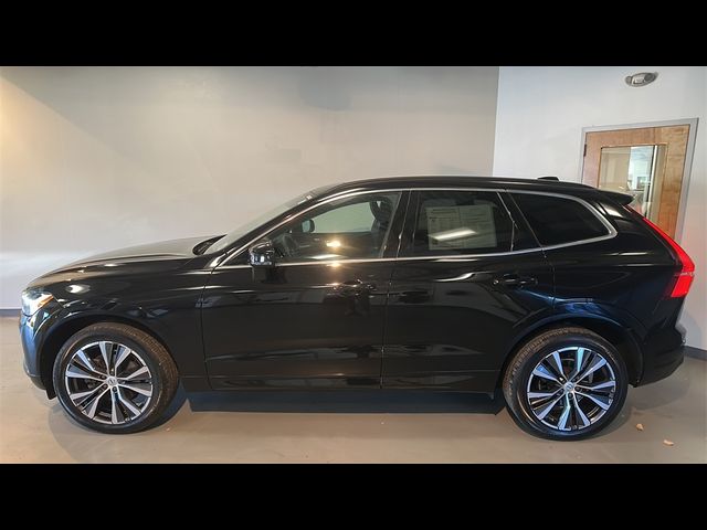 2022 Volvo XC60 Momentum