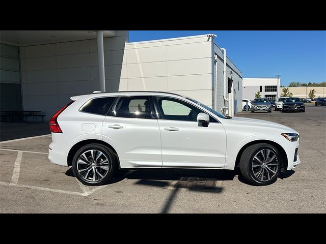 2022 Volvo XC60 Momentum