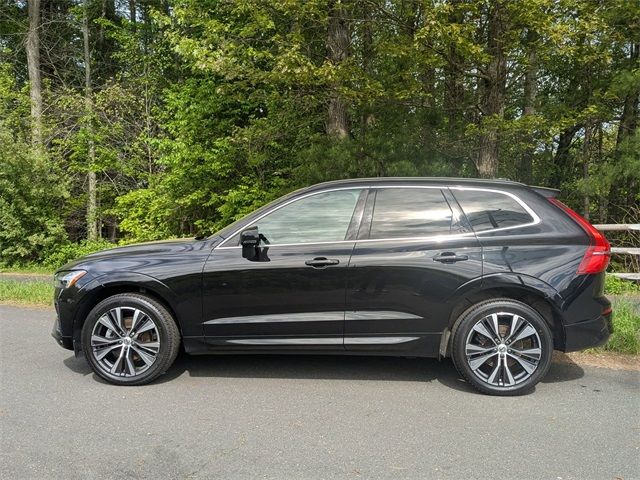 2022 Volvo XC60 Momentum