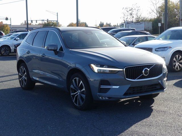 2022 Volvo XC60 Momentum