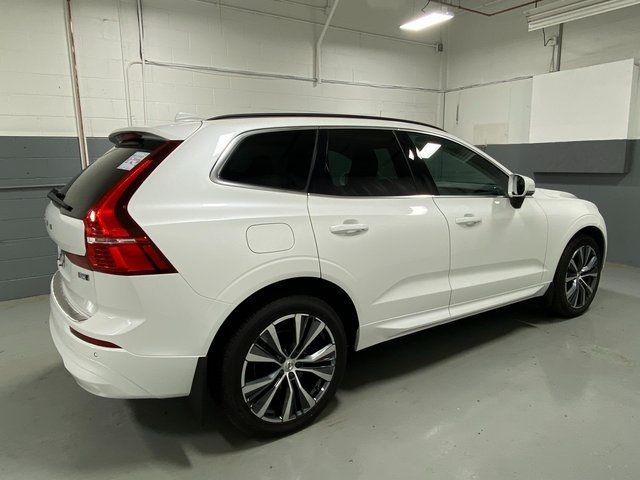 2022 Volvo XC60 Momentum