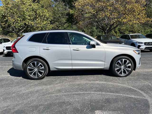 2022 Volvo XC60 Momentum