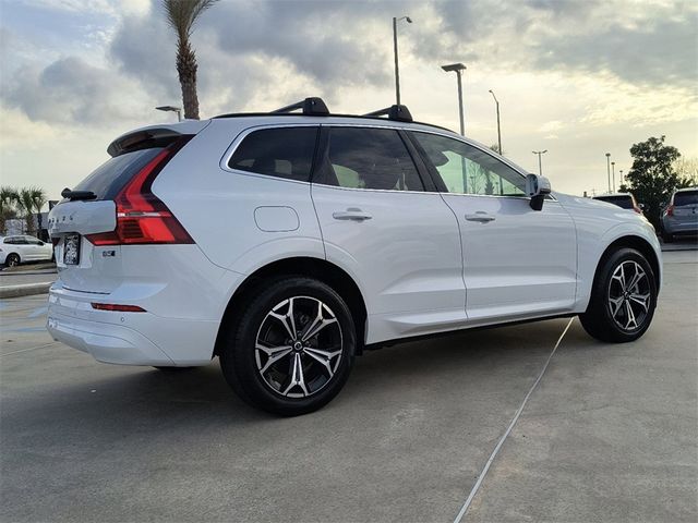 2022 Volvo XC60 Momentum