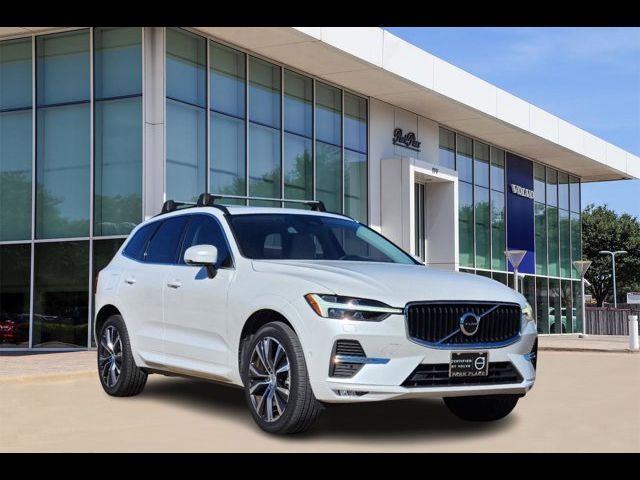 2022 Volvo XC60 Momentum