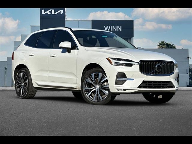 2022 Volvo XC60 Momentum