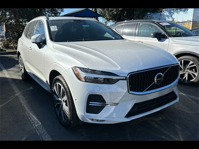 2022 Volvo XC60 Momentum