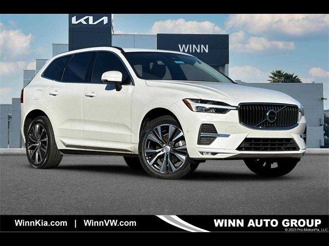 2022 Volvo XC60 Momentum