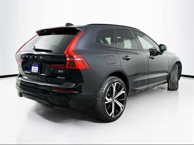 2022 Volvo XC60 R-Design