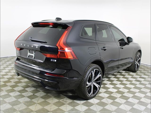 2022 Volvo XC60 R-Design