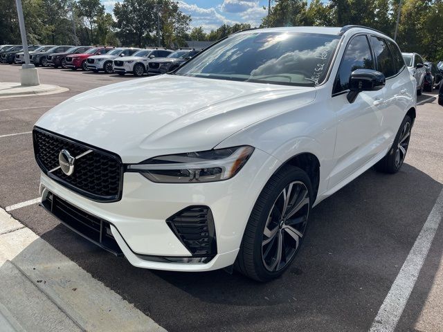 2022 Volvo XC60 R-Design