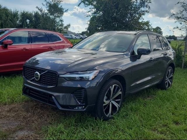 2022 Volvo XC60 R-Design