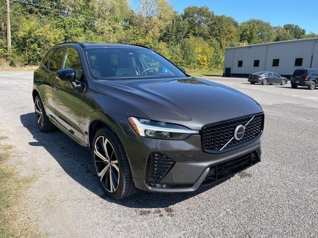 2022 Volvo XC60 R-Design